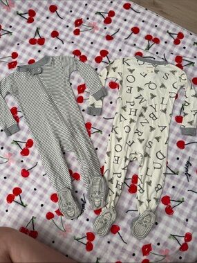 2-Pc Like New Burts Bee’s Baby Sleepers Size 12M Unisex
